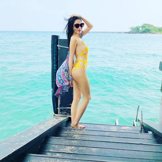 Thủy Tiên nóng bỏng với ảnh bikini khi cùng Công Vinh đi nghỉ mát